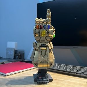 Thanos infinity gauntlet Lego pre built